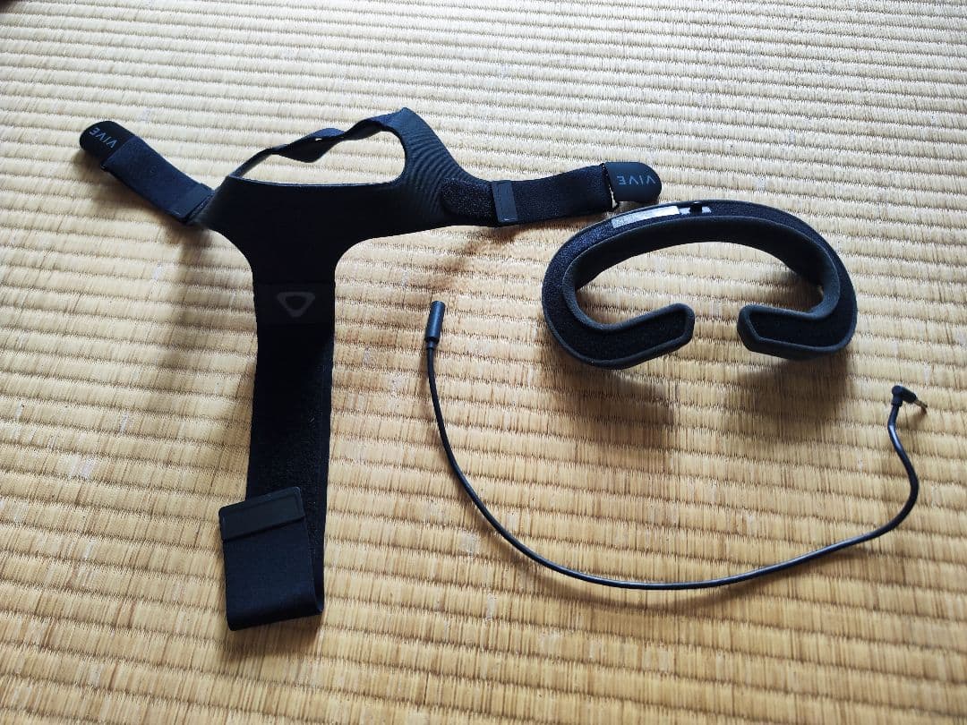 処分特価HTC Vive VRヘッドセットとコントローラーセット