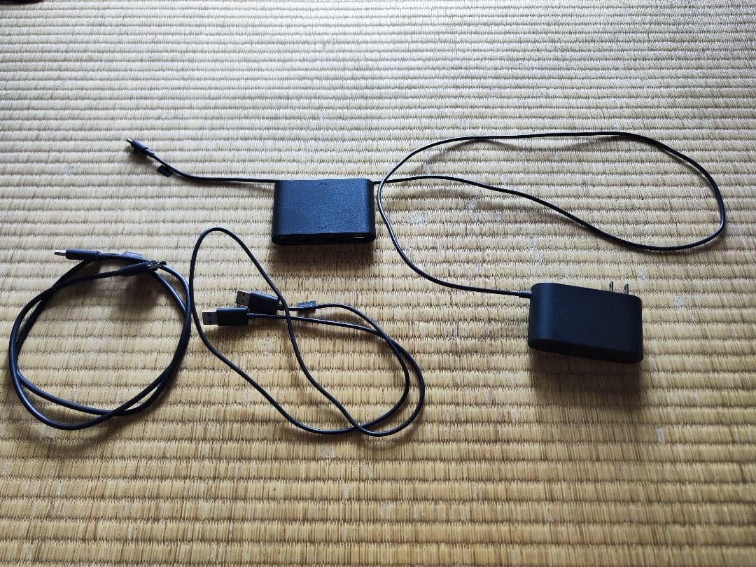 処分特価HTC Vive VRヘッドセットとコントローラーセット