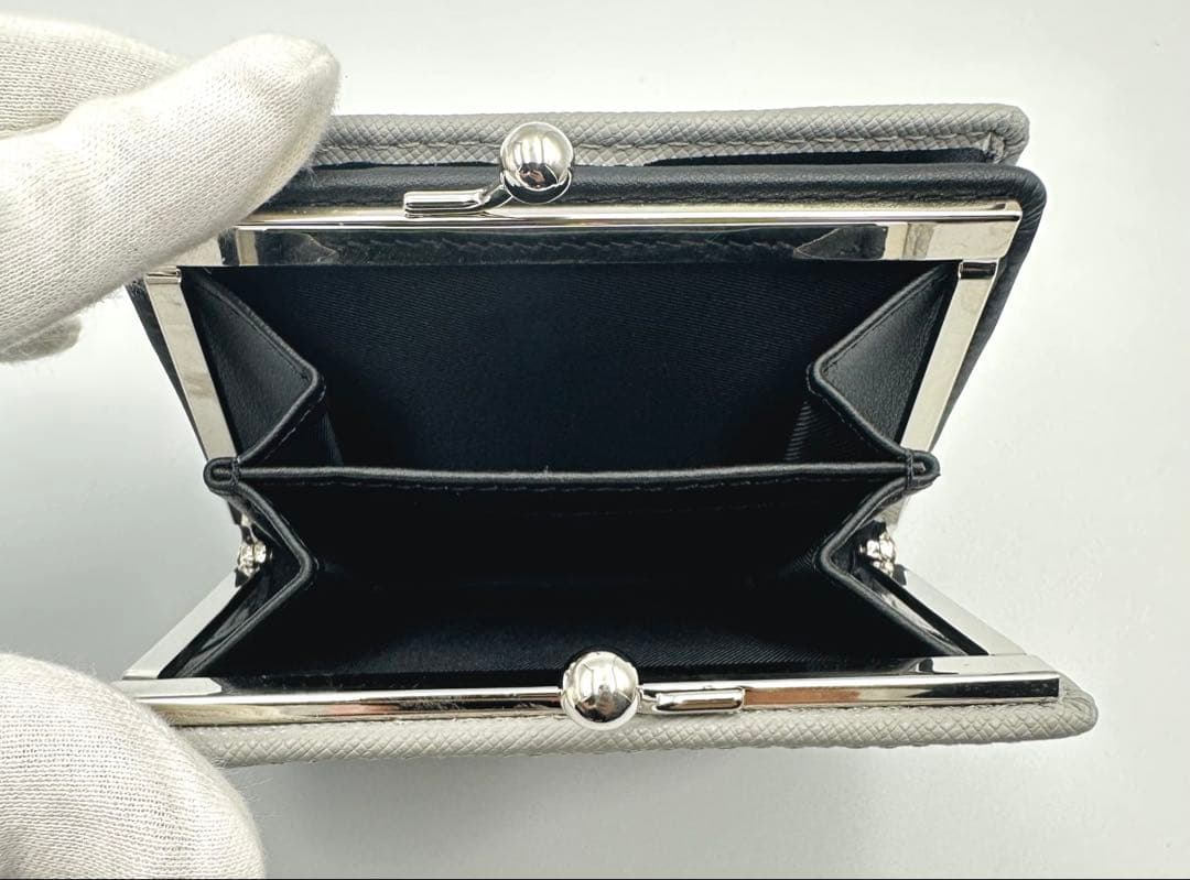 【最新☆新品】 Vivienne Westwood 二つ折り財布 グレー ♡新品未使用♡】Vivienne Westwood 二つ折り財布 グレー 人気 2025年