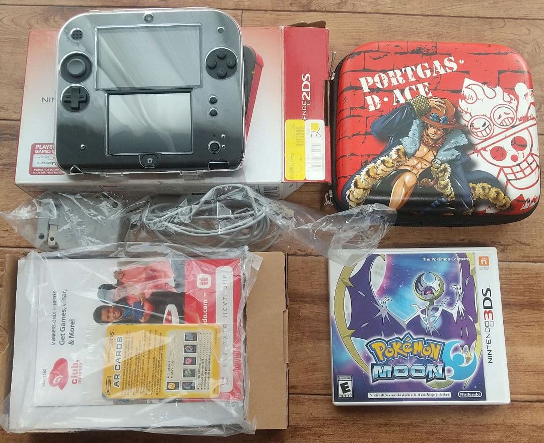 北米版 2DS ポケットモンスタームーン ワンピース エース 2DSケース目立った傷や汚れなし