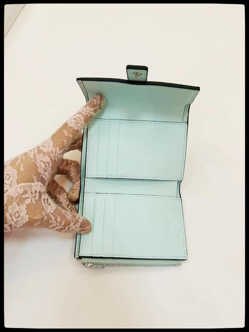 三つ折り財布 水色ストラップ