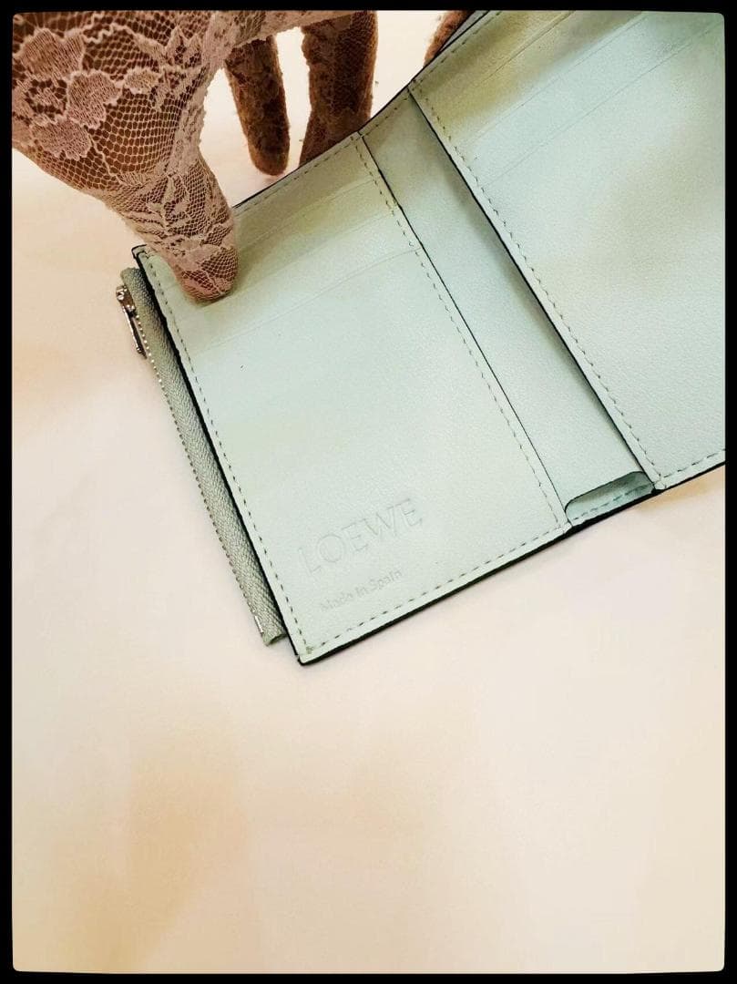 ベージュ 三つ折り財布