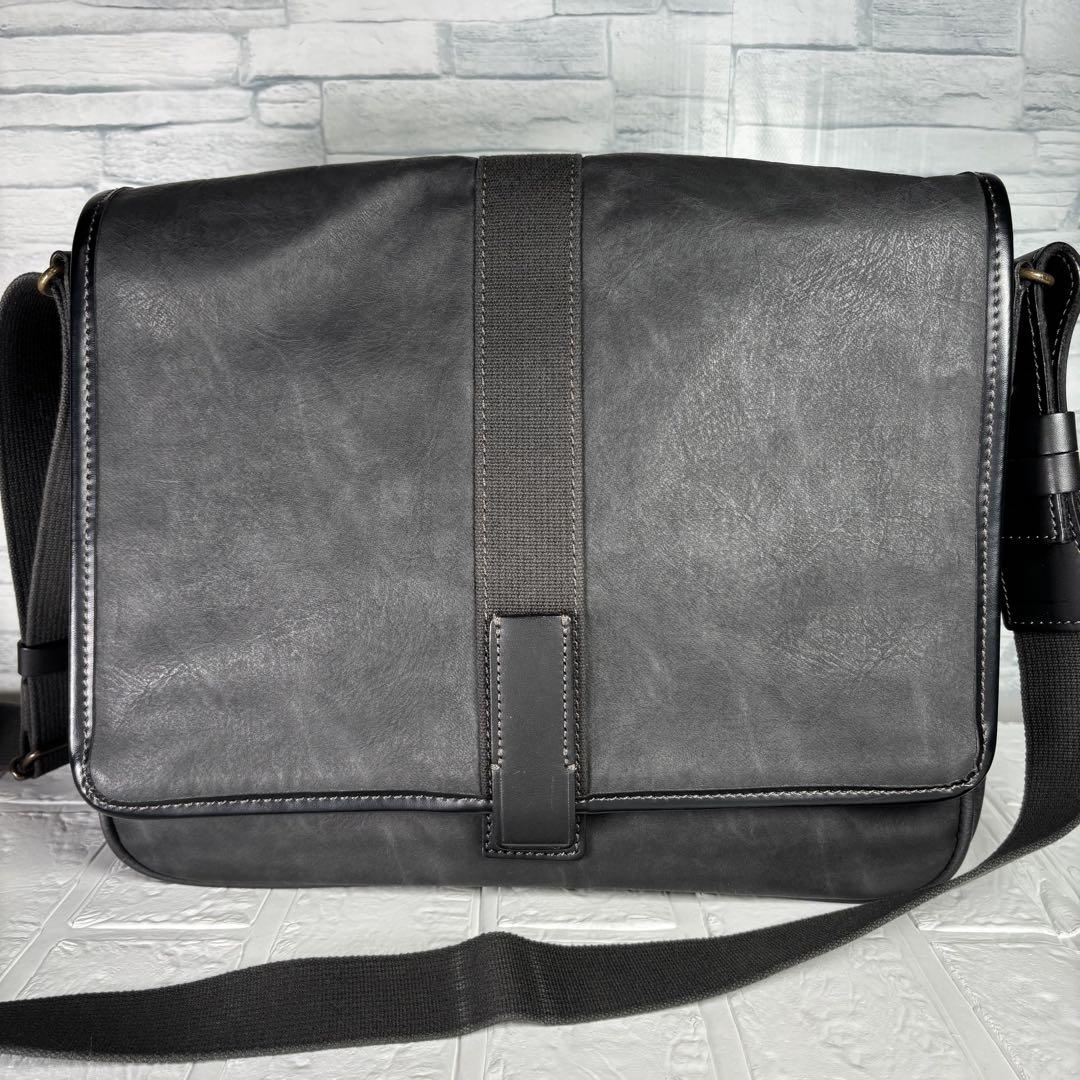 美品　TAKEO KIKUCHI メッセンジャー　ショルダーバッグ　クラプトン
