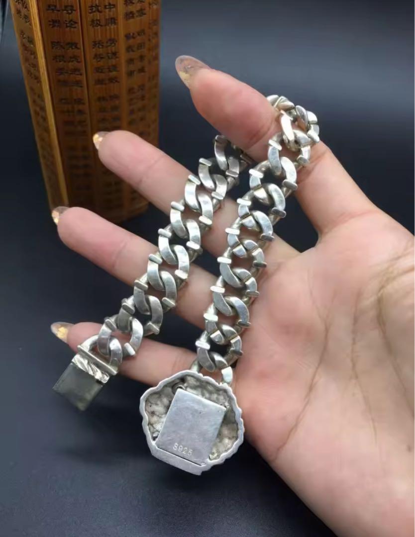 シルバー925 ヴィンテージチェーンです。ライオン彫刻シルバー