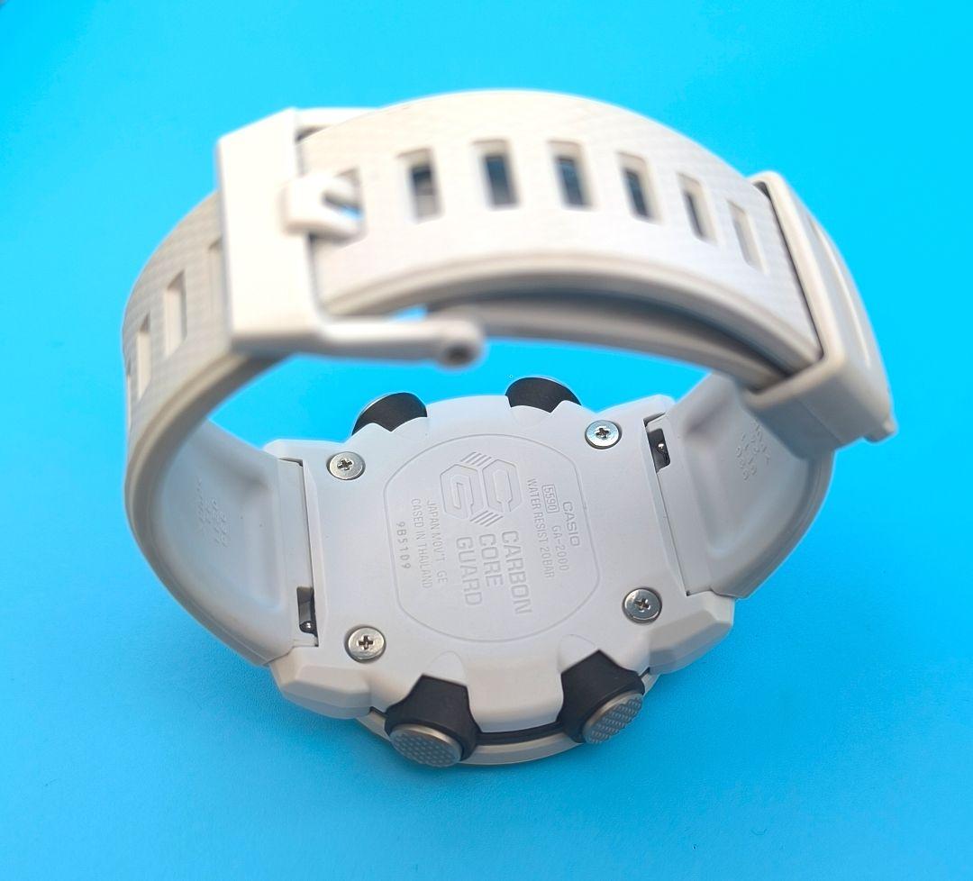 美品 G-SHOCK GA-2000 ホワイト