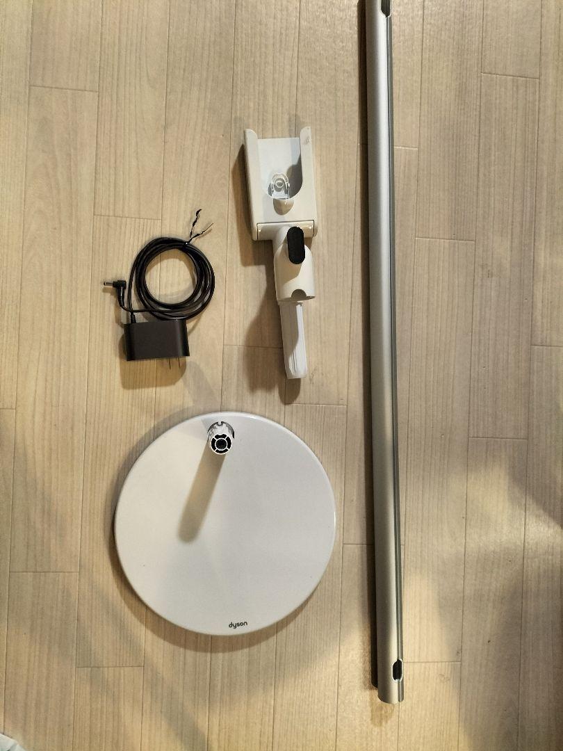 お値下げ！！Dyson スティッククリーナー本体とスタンドセット　ジャンク品 人気生活家電・空調 - お値下げ！！Dyson スティッククリーナー
