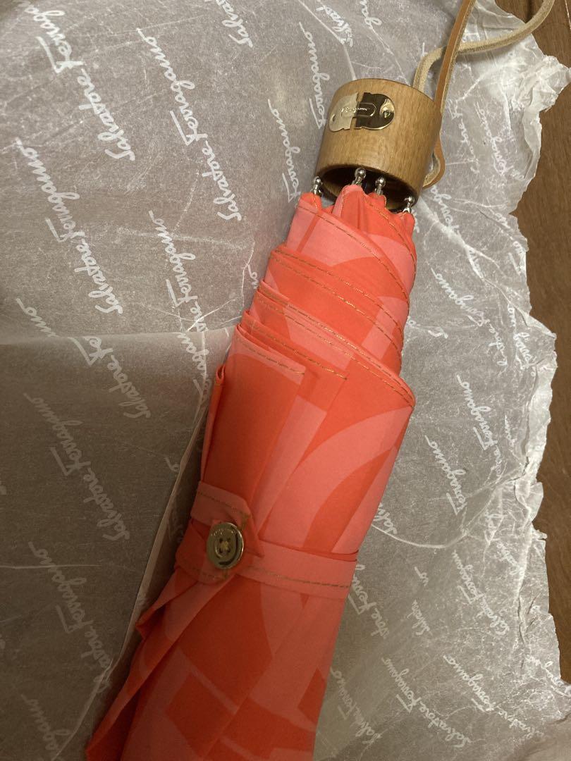 未使用　フェラガモ 折りたたみ傘 未使用 フェラガモ 折りたたみ傘