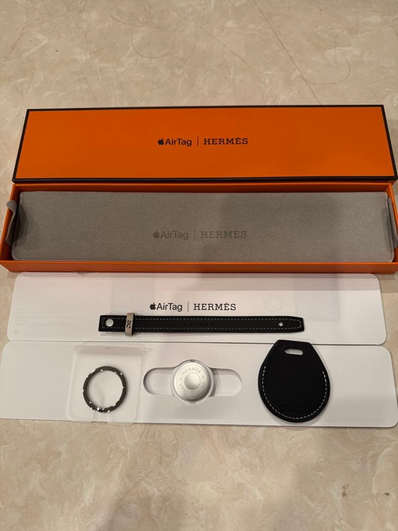 HERMESエルメスAirTagノアール ベトン22年11月 Z刻印