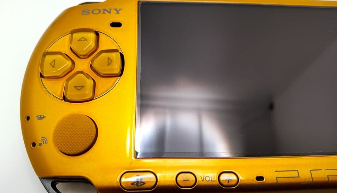 PSP3000 イエロー 新品に近い綺麗な美品 液晶完全に無傷 ケーブル未使用 PSP3000 イエロー 新品に近い綺麗な美品 液晶完全に無傷 ケーブル未使用