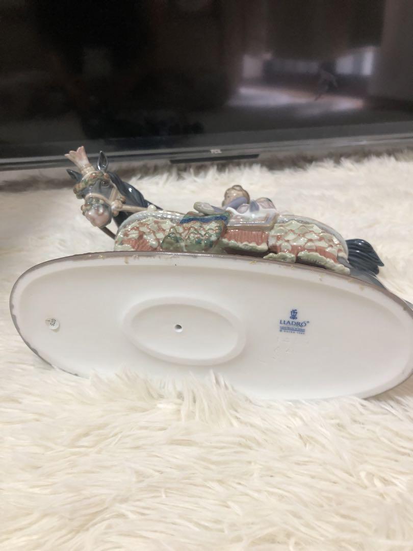 未使用・箱入。 陶器 置物　LLADRO（リヤドロ）サンホセのお祭り
