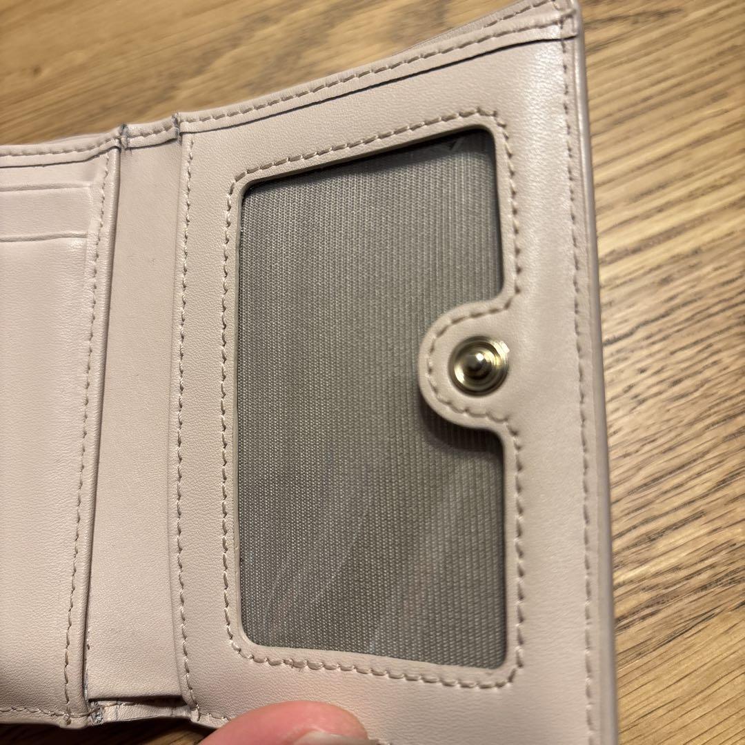 フルラ 三つ折り財布 ピンクベージュ