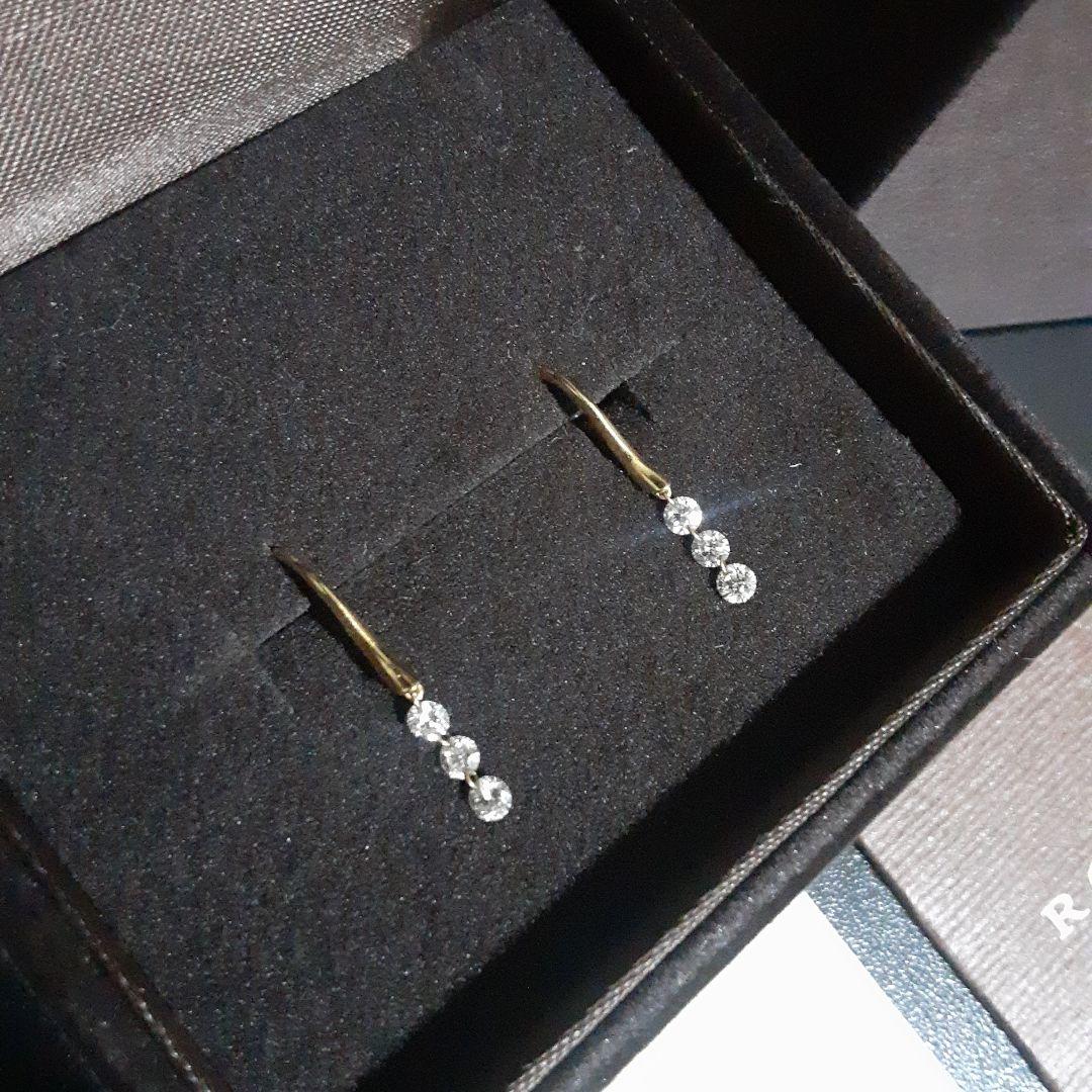 ROCCA ダングルピアス 3連クリスタル付き