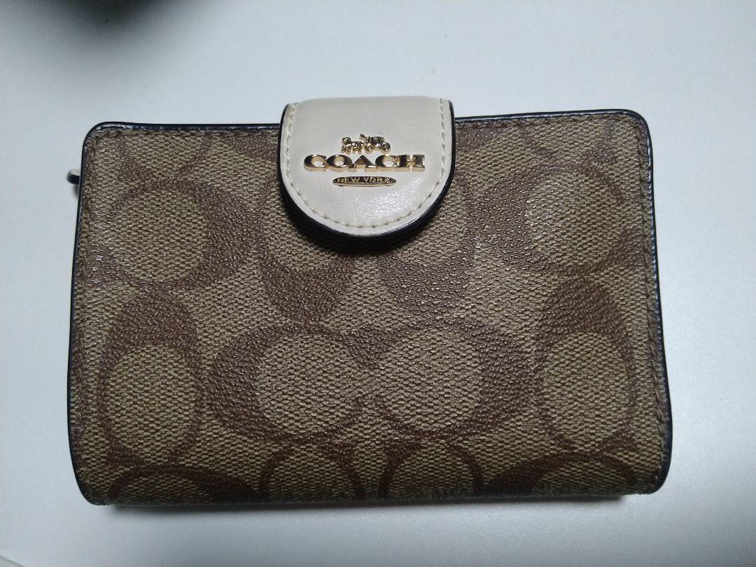 COACH　二つ折り財布