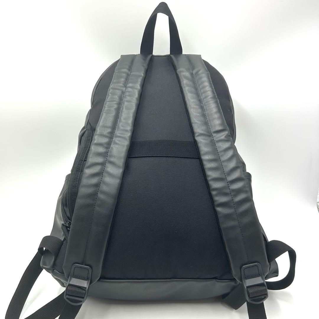 【極美品】無印良品 植物由来の原料を使った リュックサック 黒 ブラック 合皮 植物由来の原料を使った デイバッグ | 無印良品