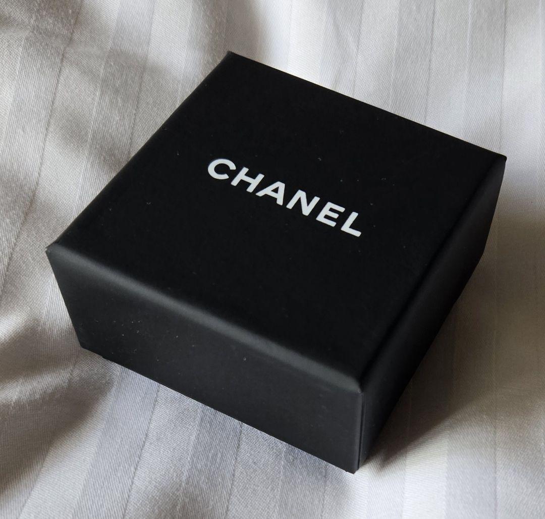 2023AW シャネル CHANEL ピアス ゴールド ロゴ レジンベース