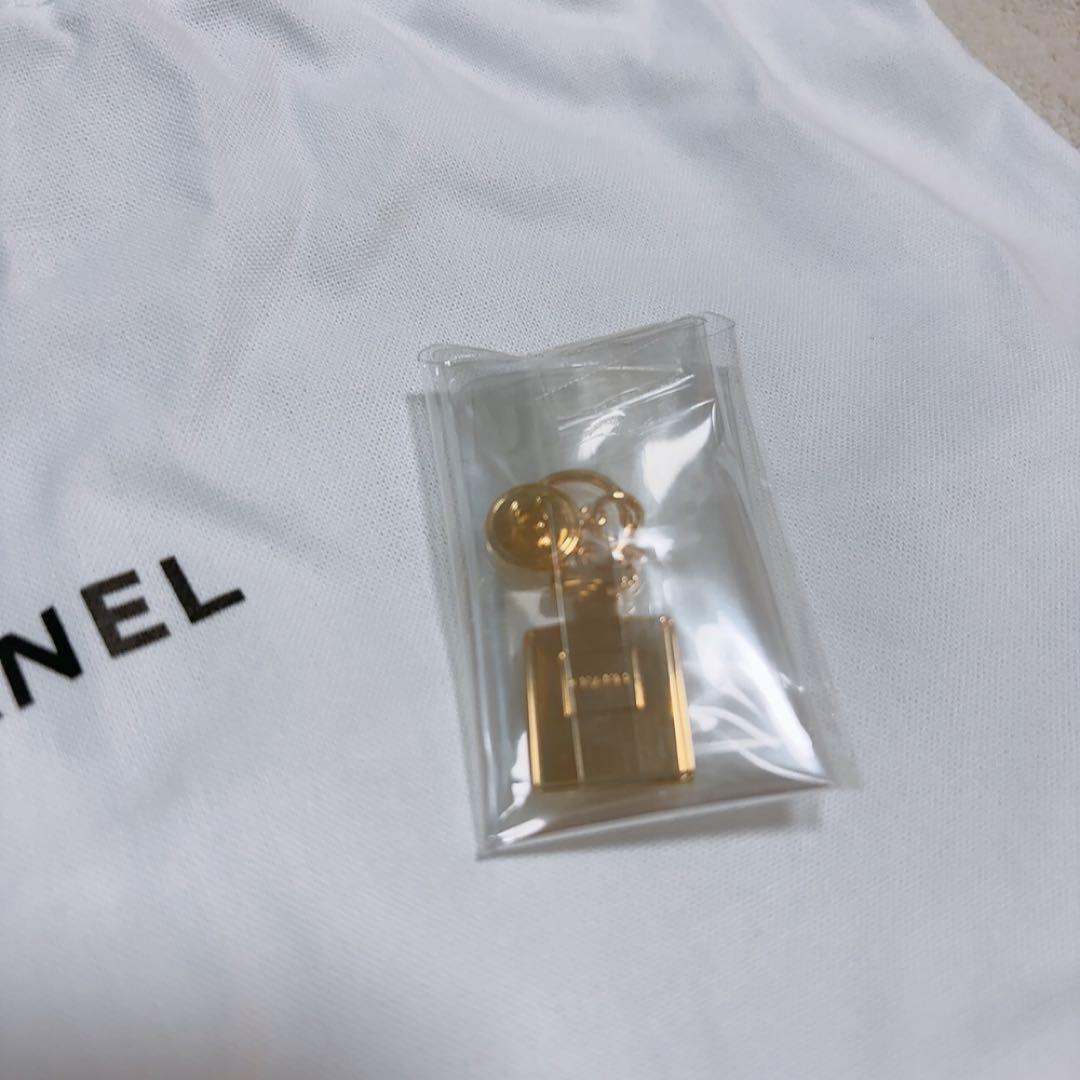 CHANEL ノベルティ　チャーム　ホリデー　巾着　メッセージカード CHANEL ノベルティ チャーム ホリデー 巾着 メッセージカード