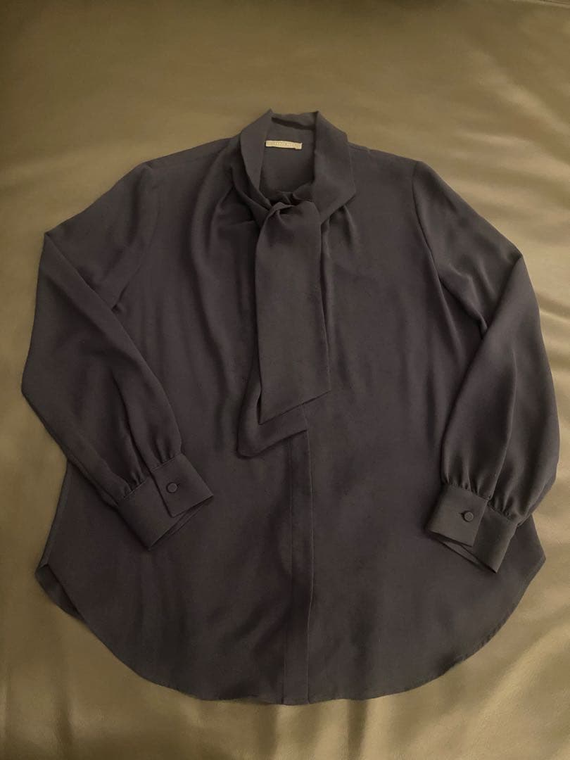 送料無料。 セオリーリュクス ボウタイブラウスM Theory luxe