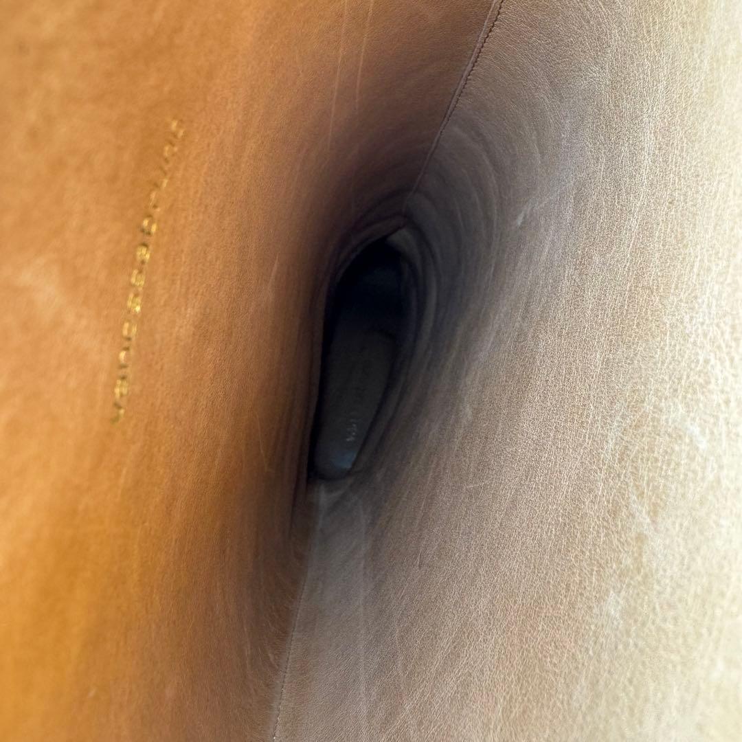 24cm24cm・vanessabruno