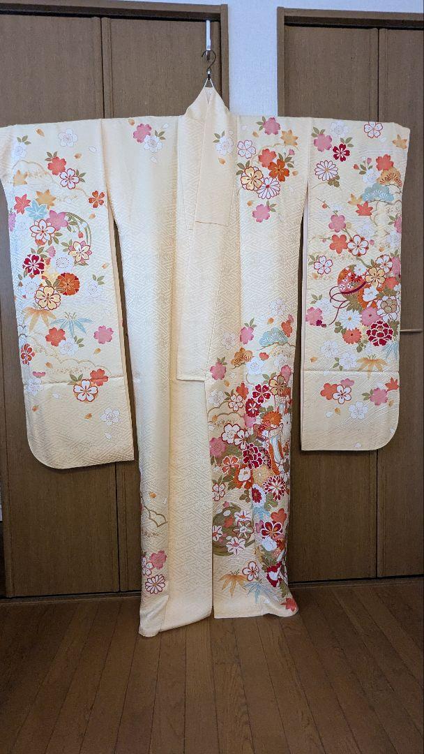 クリーム色 花柄刺繍 振袖