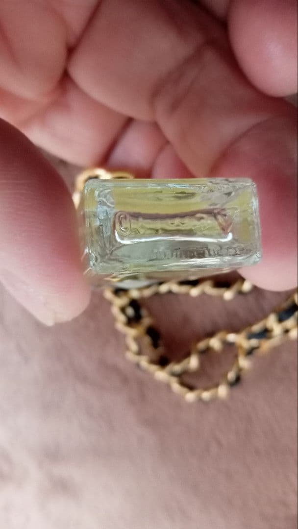CHANEL N°19 香水ボトル ネックレス CHANEL N°19 香水ボトル ネックレス