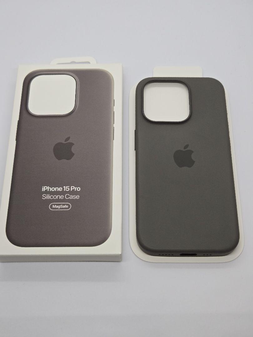 iPhone 15 Plus Silicone Case with MagSafe - Black - Apple