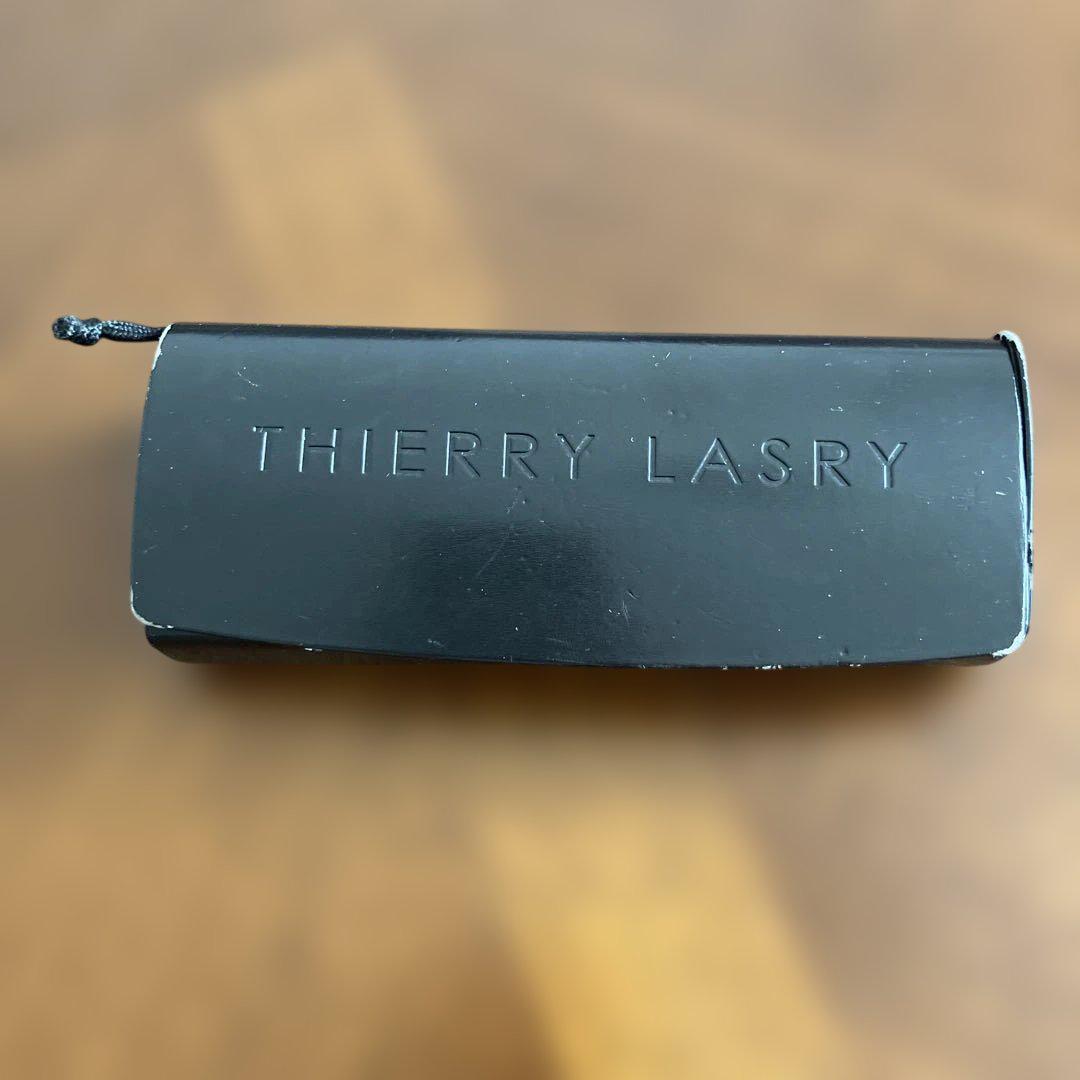 THIERRY LASRY ブラックラウンドサングラス - メルカリ