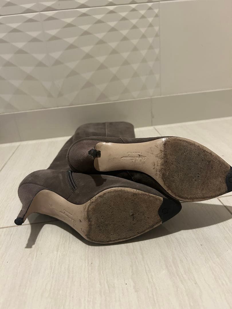 フェラガモ グレー