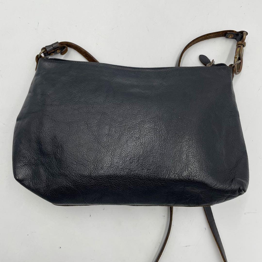 【美品】イルビゾンテ　ショルダーバッグ　ロゴ型押し　ゴールド金具　レザー　黒