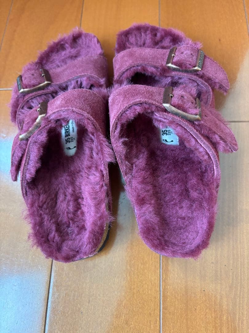 ︎ Birkenstock アリゾナファー ボルドーカラーサンダル ♥22.5cm・Birkenstock KIN-KAAI_COM