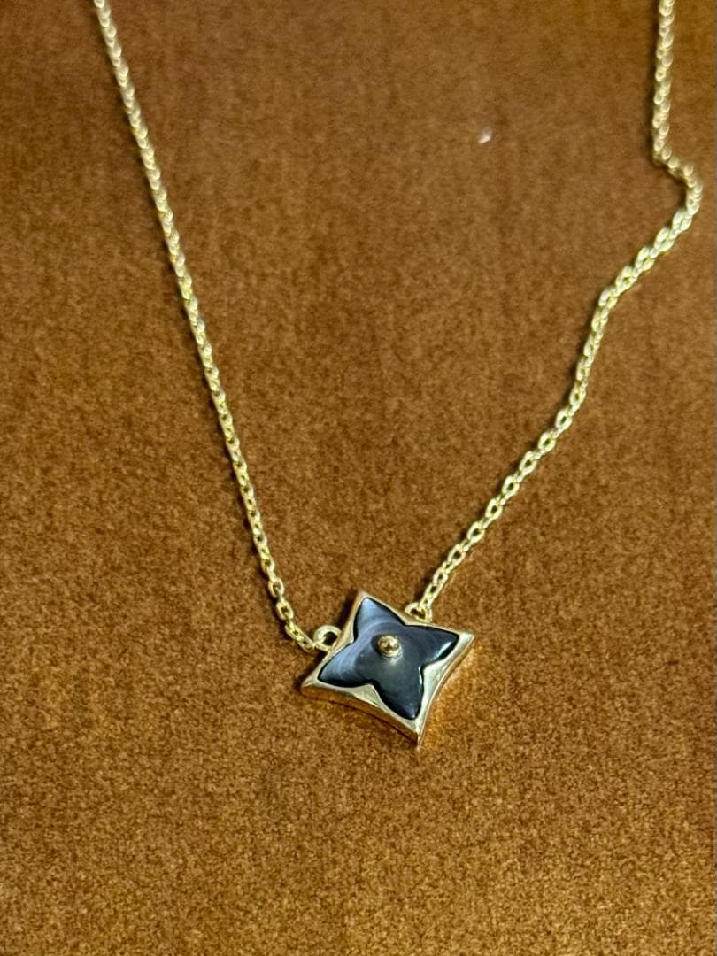 Louis Vuitton スター型ネックレス