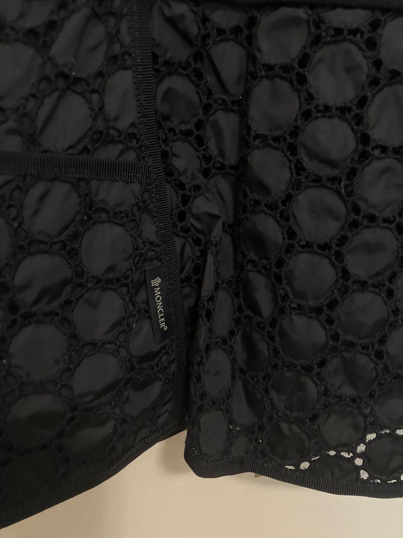 Moncler モンクレール　ウェストシェイプエンブロイダリー薄手ジャケット