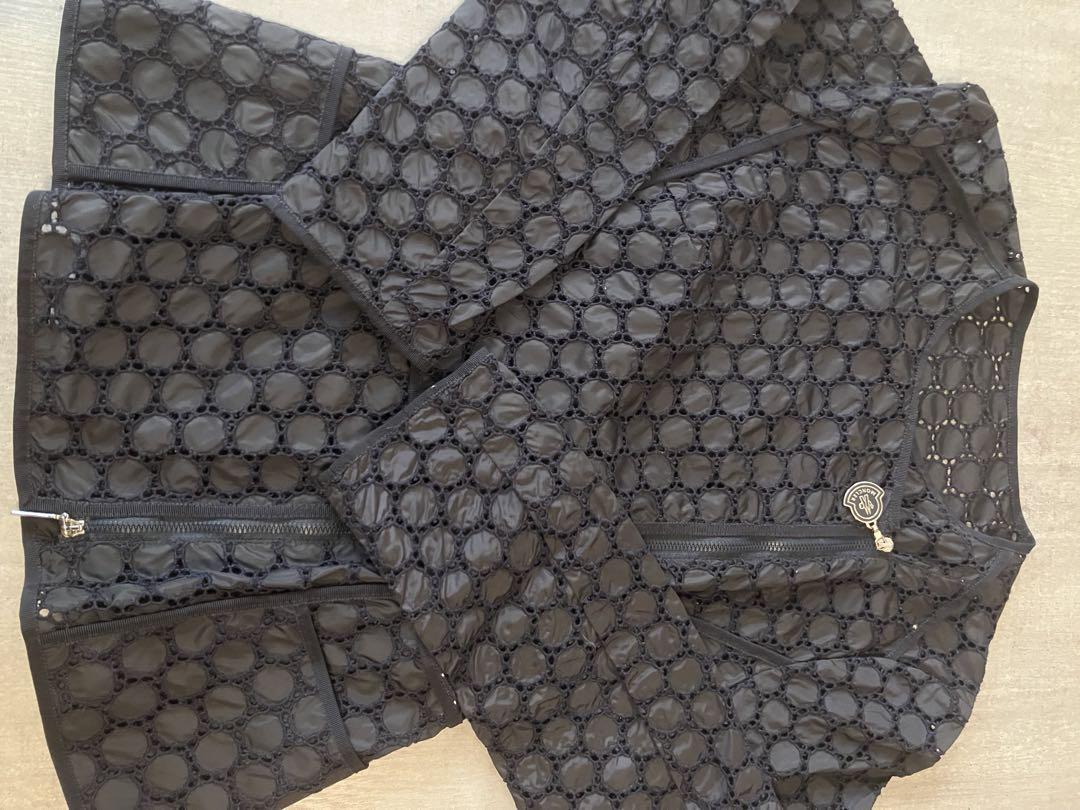Moncler モンクレール　ウェストシェイプエンブロイダリー薄手ジャケット