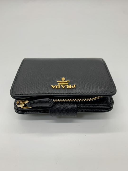 ⭐️ メタル 二つ折り財布 ブラック 鑑定済 fdhFA-m32320313336 美品 プラダ サフィアーノ 在庫人気