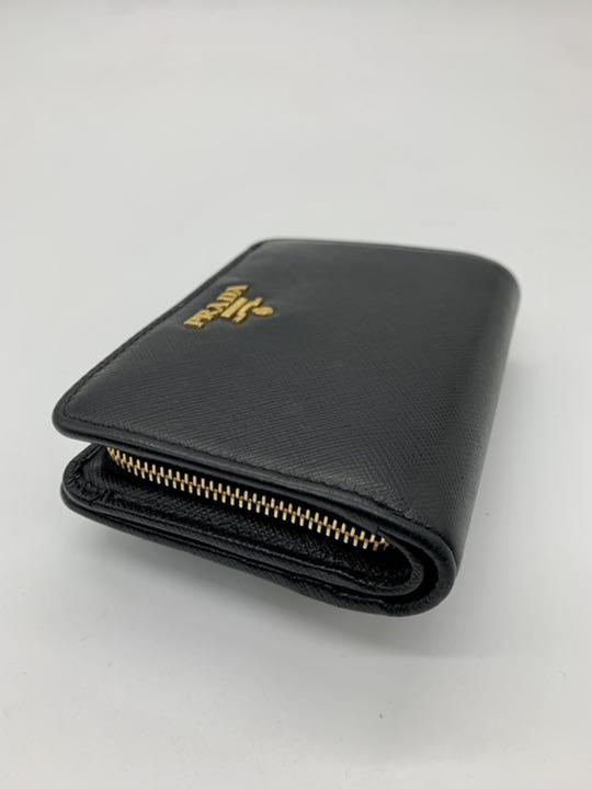 ⭐️ メタル 二つ折り財布 ブラック 鑑定済 fdhFA-m32320313336 美品 プラダ サフィアーノ 在庫人気