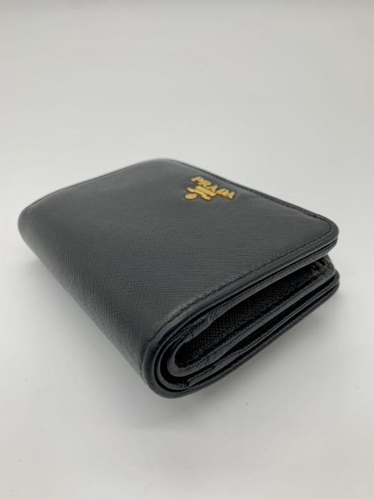 ⭐️ メタル 二つ折り財布 ブラック 鑑定済 fdhFA-m32320313336 美品 プラダ サフィアーノ 在庫人気