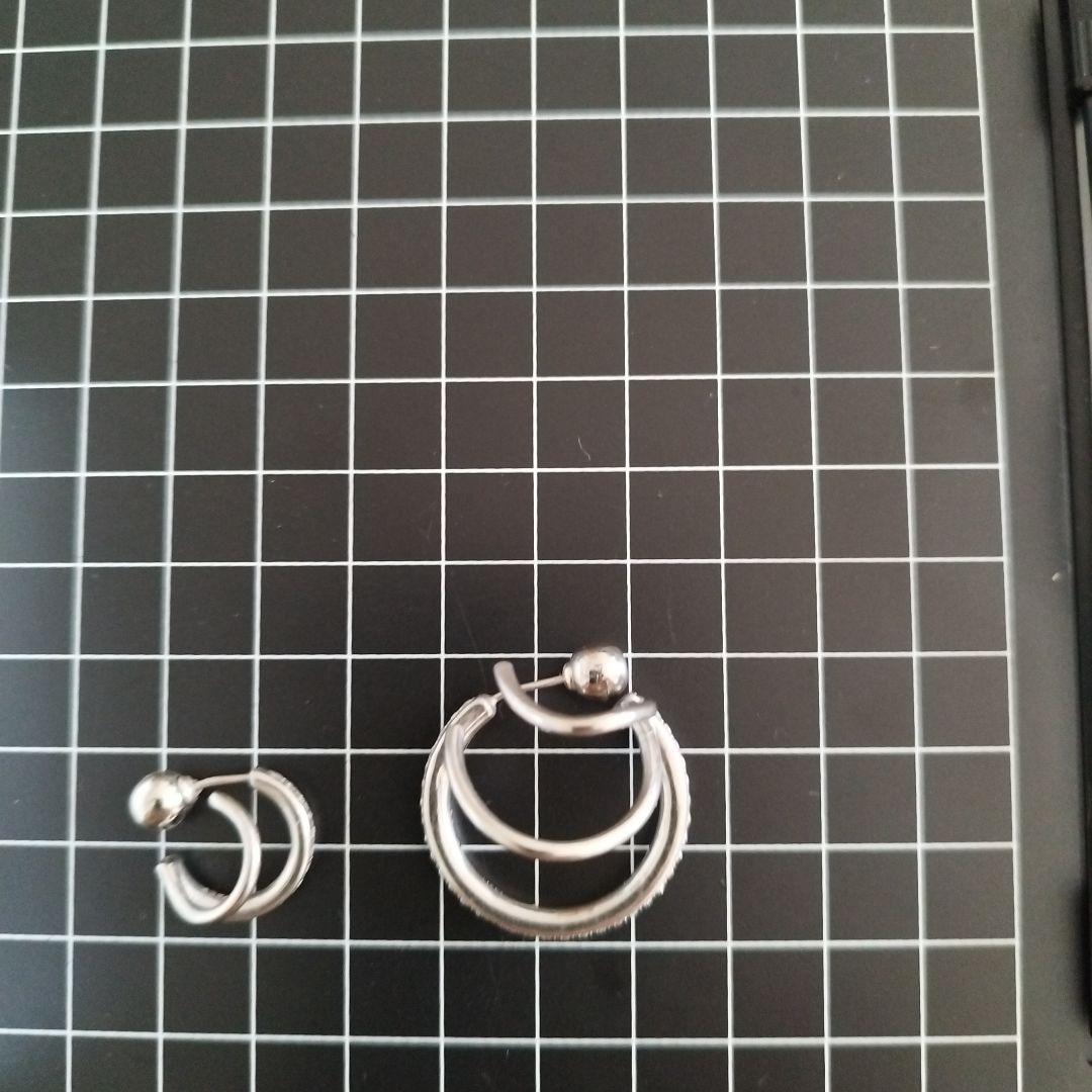 PANCONESI ピアス ストーン付き　左右デザイン違い