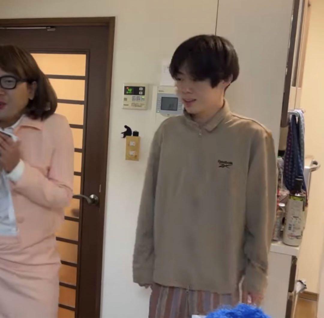 ニートと居候とたかさき 南着用 Reebok トラックジャケット