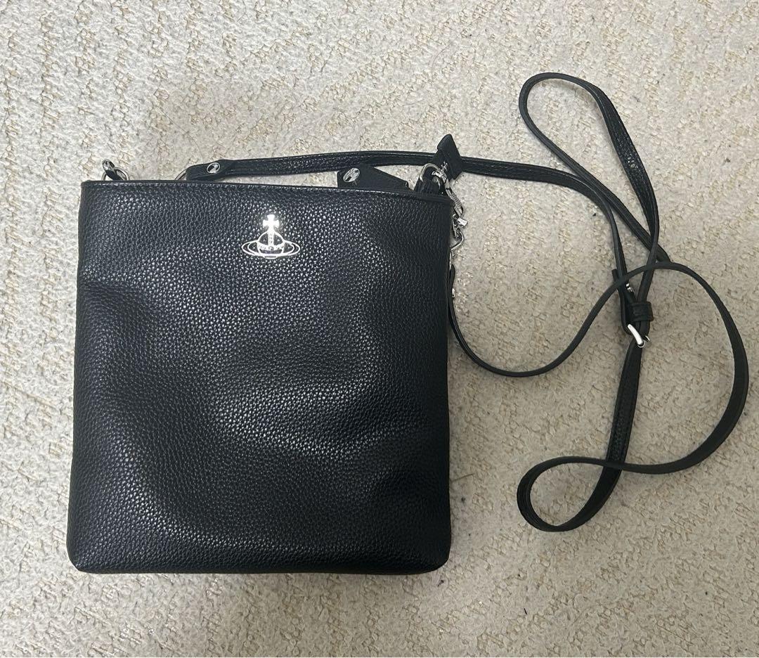 ☆送料関税込☆Vivienne Westwood スクエア ショルダーバッグ☆ Vivienne Westwood スクエアショルダーバッグ