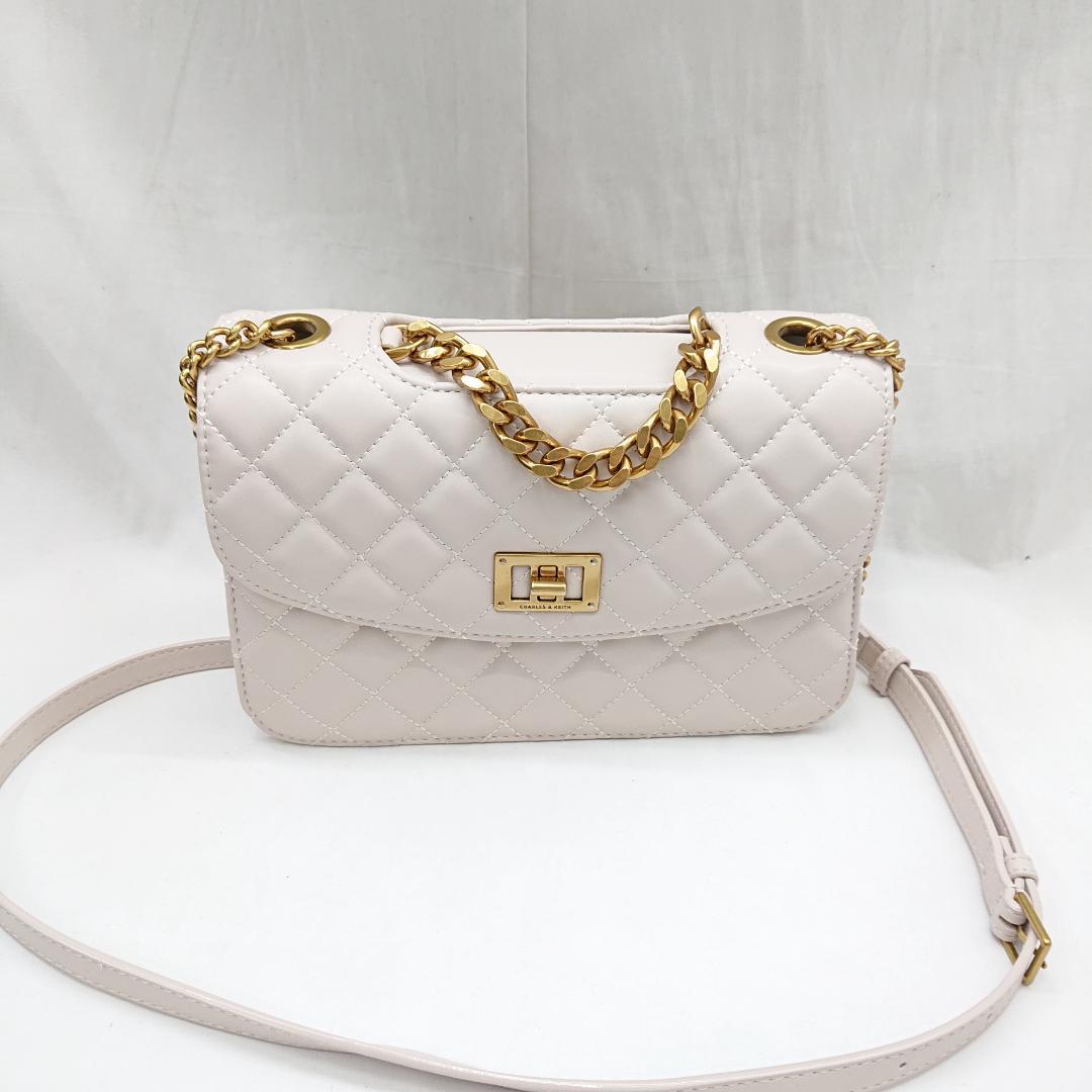 CHARLES & KEITH 2way キルティング チェーン バッグ - メルカリ