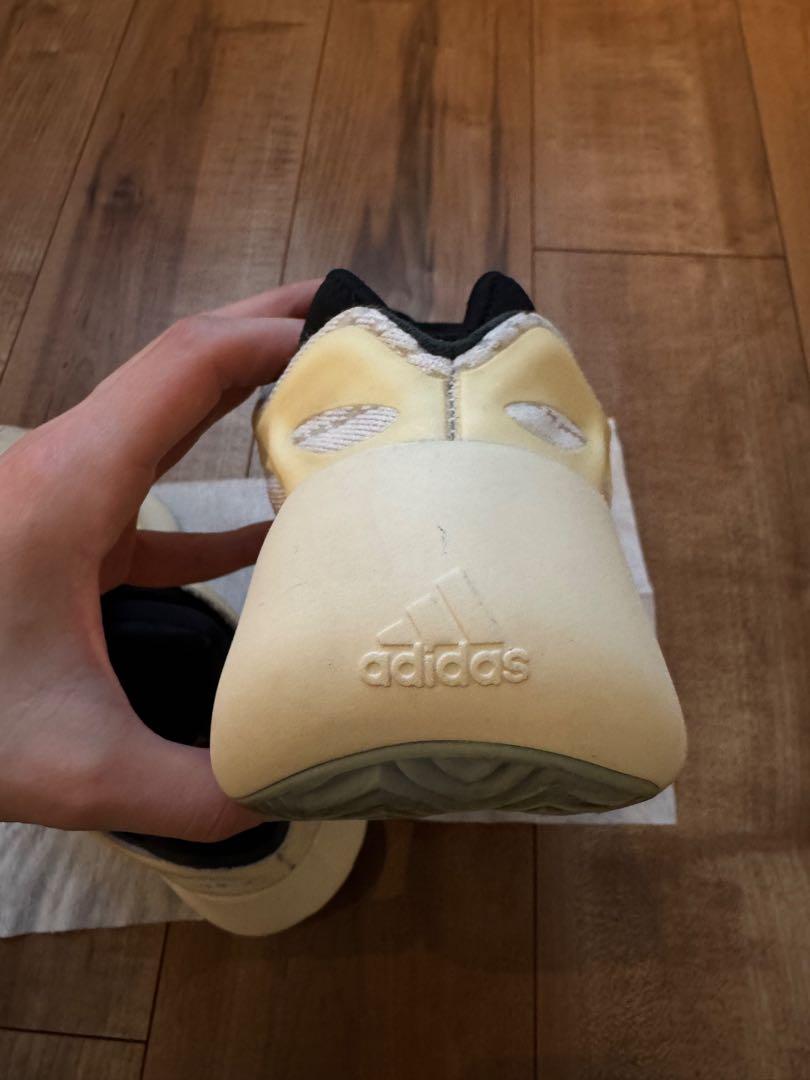 adidas Yeezy Boost 700 V3 ‘Azarl’(箱無し)