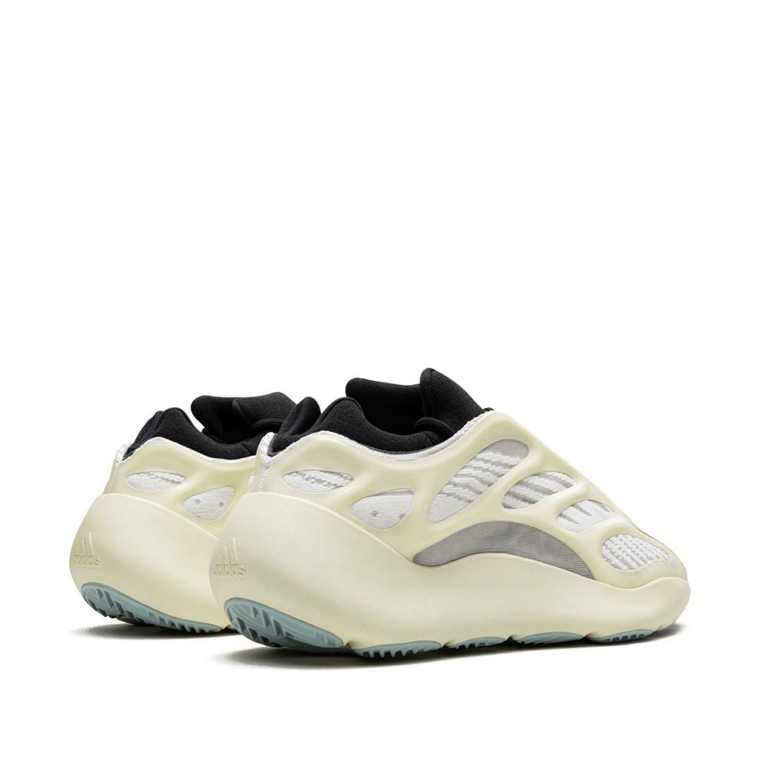 adidas Yeezy Boost 700 V3 ‘Azarl’(箱無し)