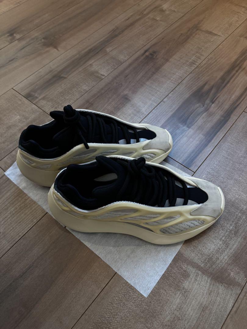 adidas Yeezy Boost 700 V3 ‘Azarl’(箱無し)