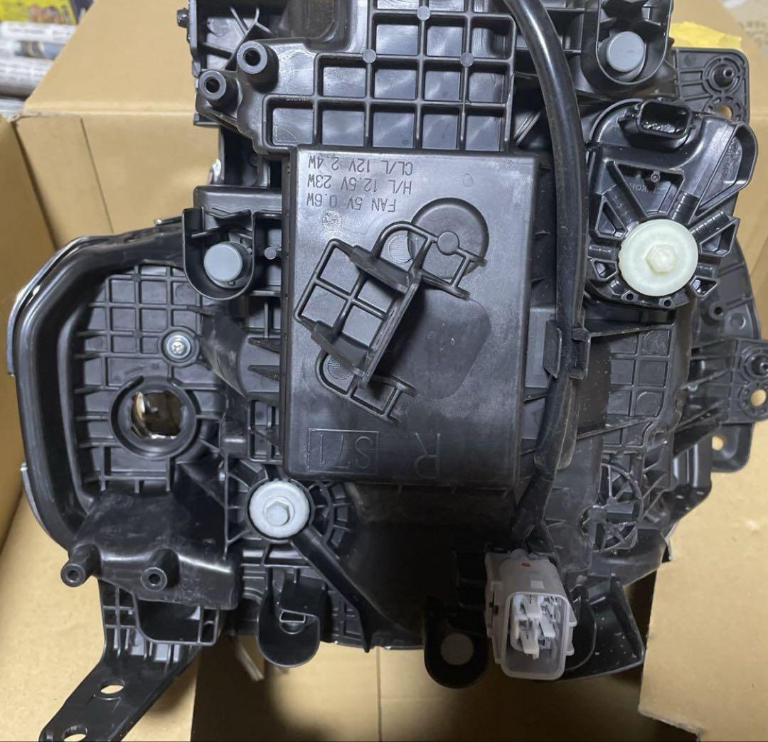 SUZUKI スズキ ハスラー 右ライト 自動車パーツ 中古品 HUSTLER