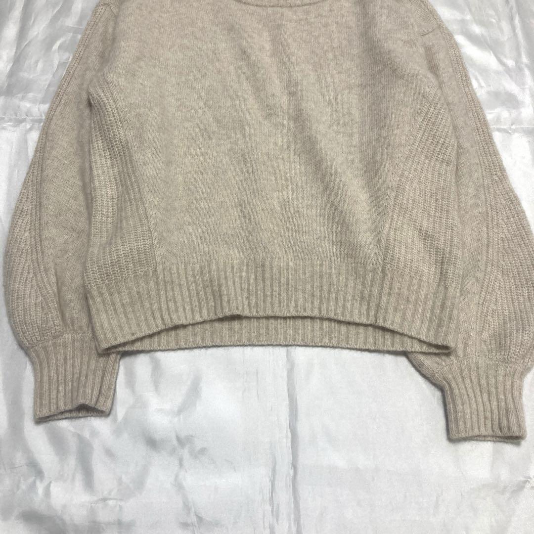コヒナ　ラクーンクルーネックニットプルオーバー　ベージュ