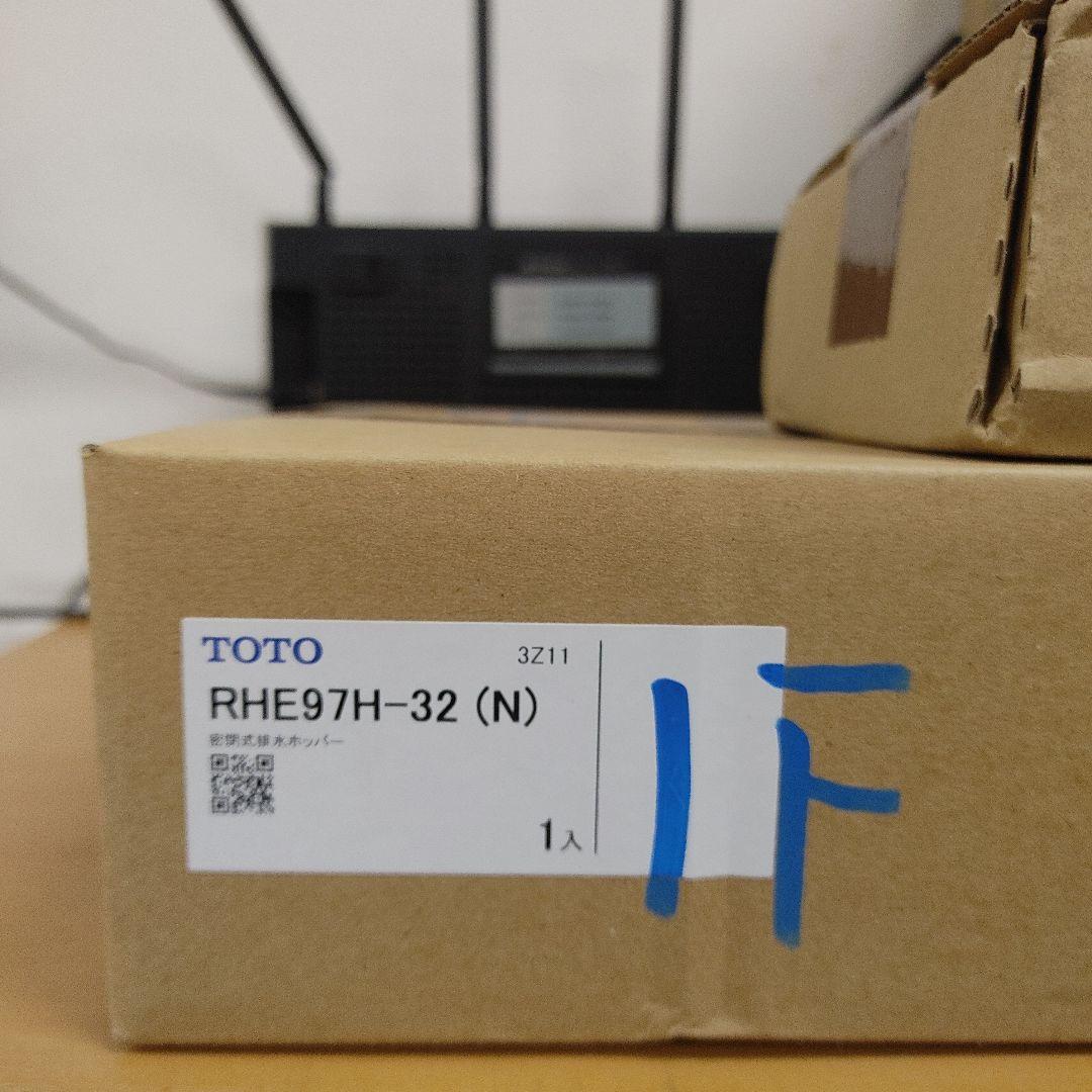 TOTO小型電気温水器　付属品付き REW06A1D1RR