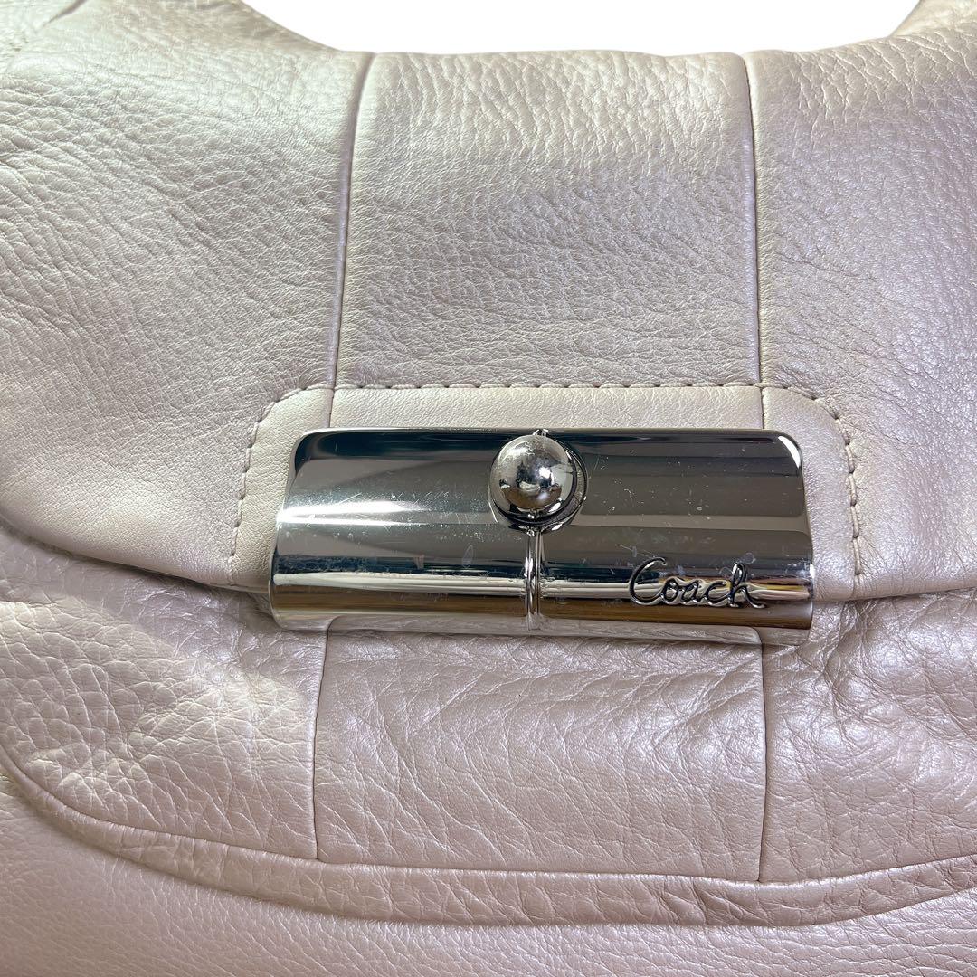 COACH ハンドバッグ　アイボリー　ロック金具　2way　ワンショルダーu13 コーチ ハンドバッグ アイボリー ロック金具 2way ワン