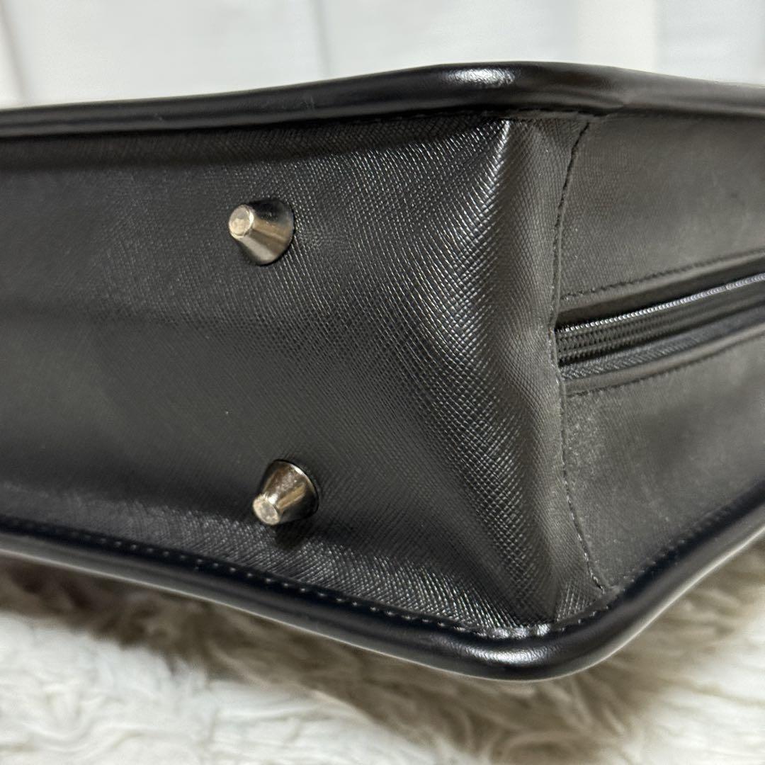 極美品✨タケオキクチ　ビジネスバッグ　高級レザー　A4 PC収納　ブラック