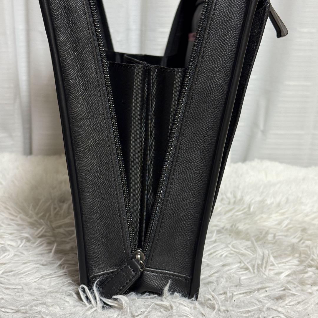 極美品✨タケオキクチ　ビジネスバッグ　高級レザー　A4 PC収納　ブラック