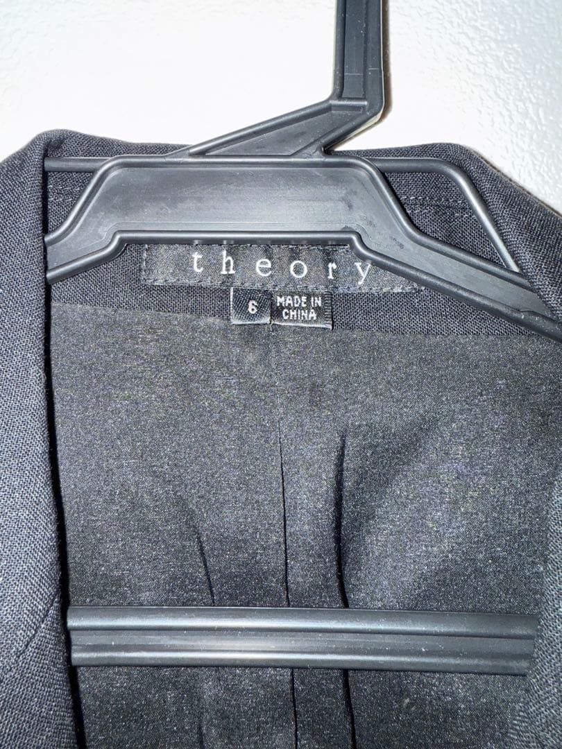 美品 theory 黒スーツジャケット US6サイズ 美品 theory 黒スーツジャケット US6サイズ