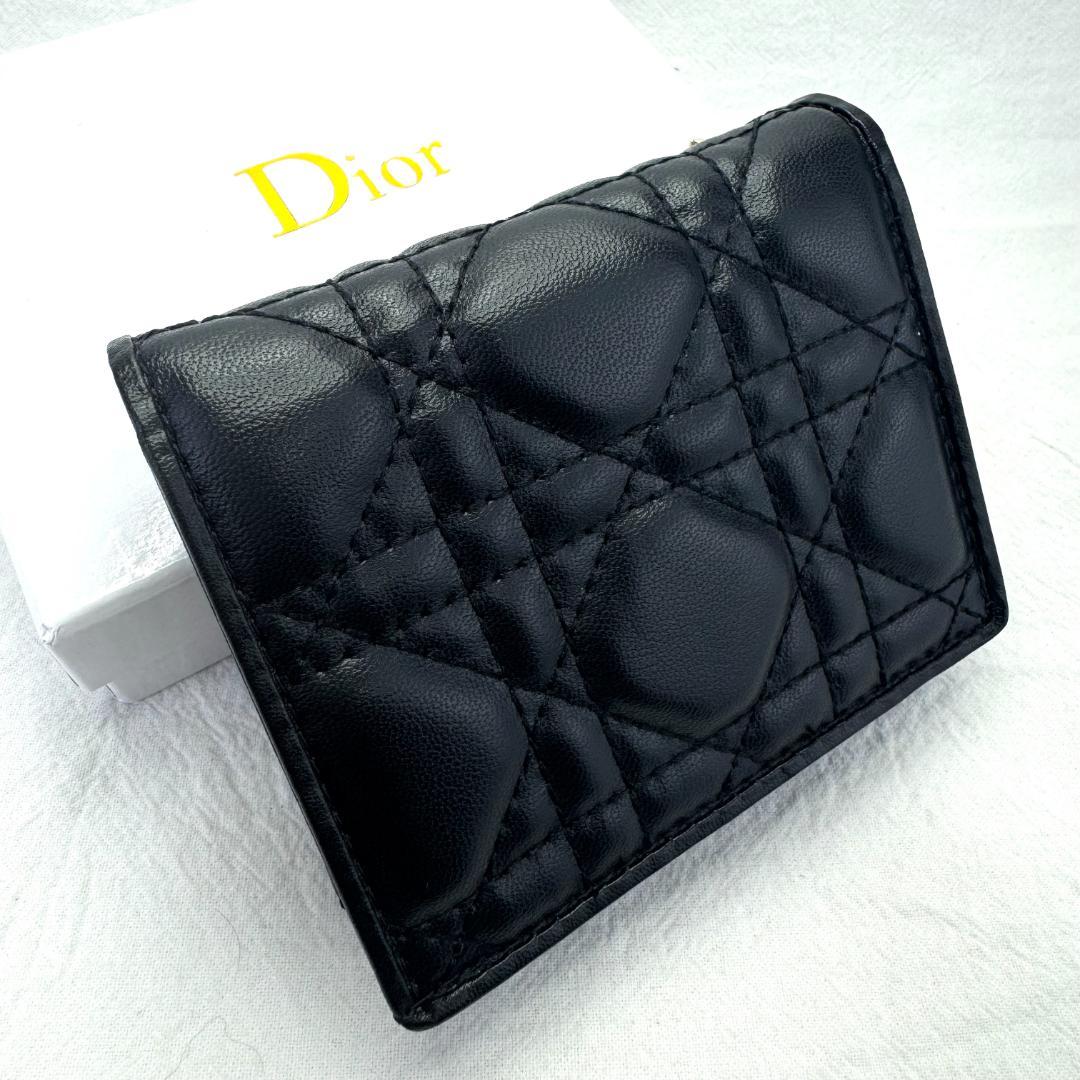 Dior キルティング 二つ折り財布 ベージュカラー